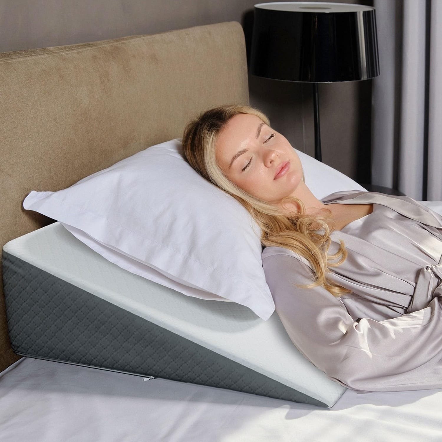 Kölbs Bed Wedge Pillow with 7.5-inch upper-body incline